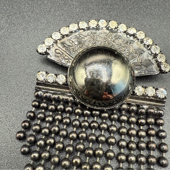 Vintage Art Deco Black Metal Fan Tassel Brooch with Dangly Chain Strands - Picture 3 of 17